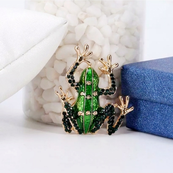 Gold plated green crystal frog necklace/brooch - Picture 7 of 15